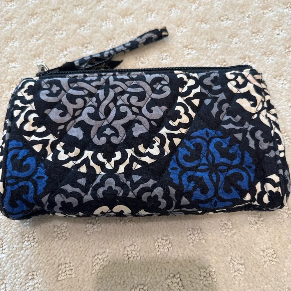 Vera Bradley Turnlock Wristlet Wallet in Blue Medallion - Picture 6 of 6